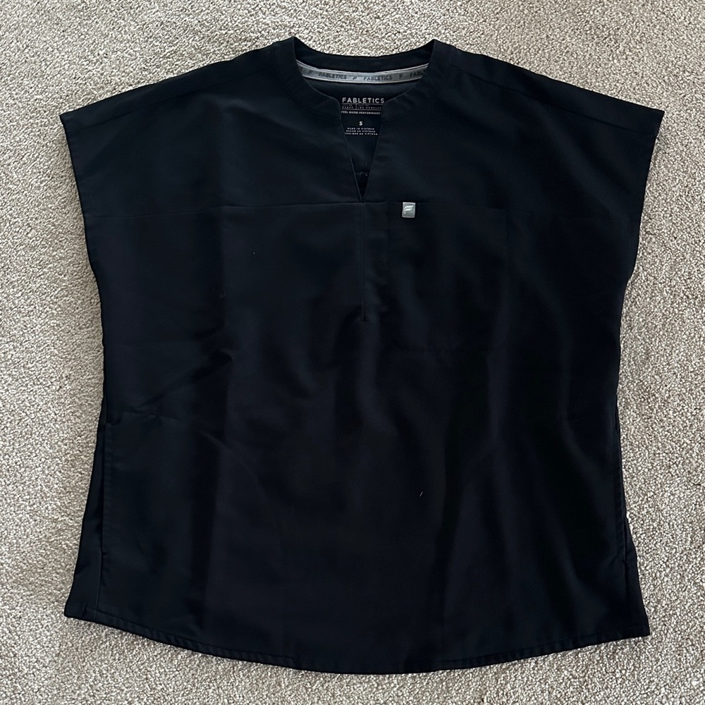 Fabletics evolve oversized scrub top